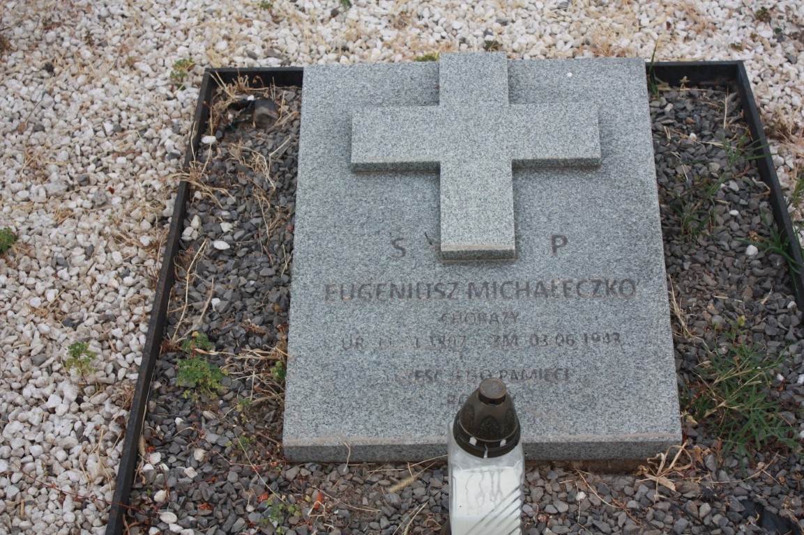 Eugeniusz Michałeczko, Kwatera grobów polskich uchodźców z 1939 r. na miejscowym cmentarzu katolickim