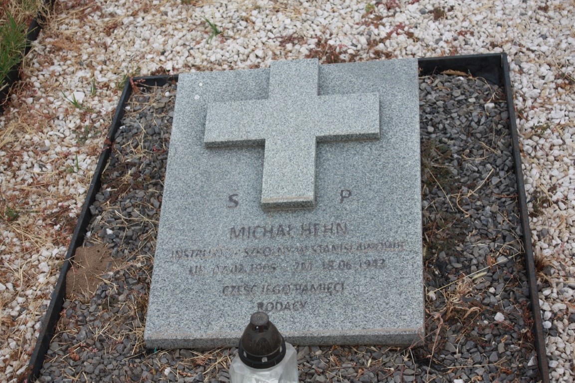 Michał Hehn, Kwatera grobów polskich uchodźców z 1939 r. na miejscowym cmentarzu katolickim