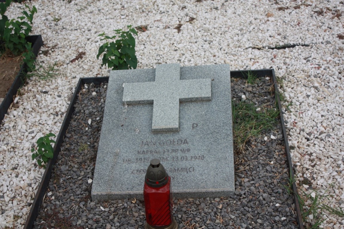 Jan Gołda, Kwatera grobów polskich uchodźców z 1939 r. na miejscowym cmentarzu katolickim