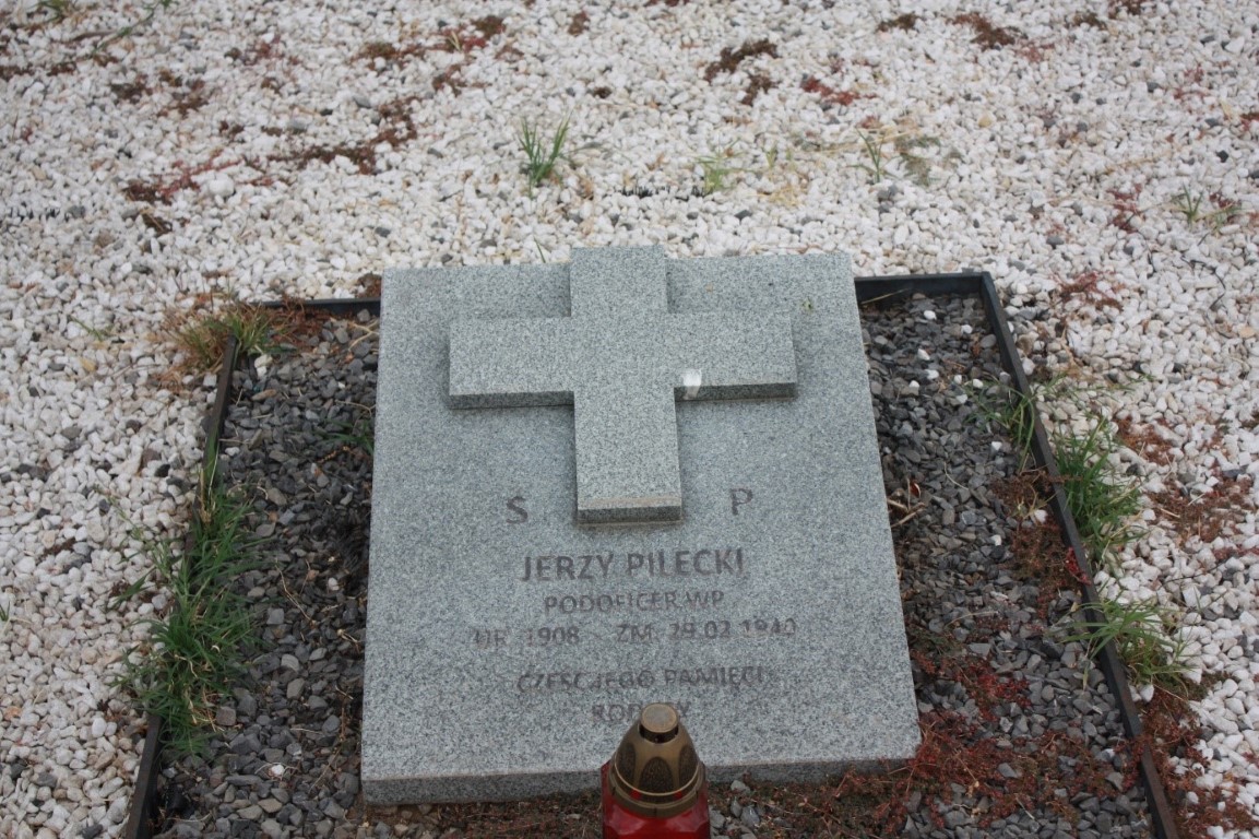 Jerzy Pilecki, Kwatera grobów polskich uchodźców z 1939 r. na miejscowym cmentarzu katolickim