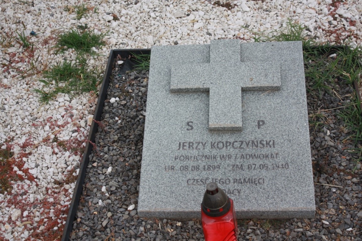 Jerzy Kopczyński, Kwatera grobów polskich uchodźców z 1939 r. na miejscowym cmentarzu katolickim