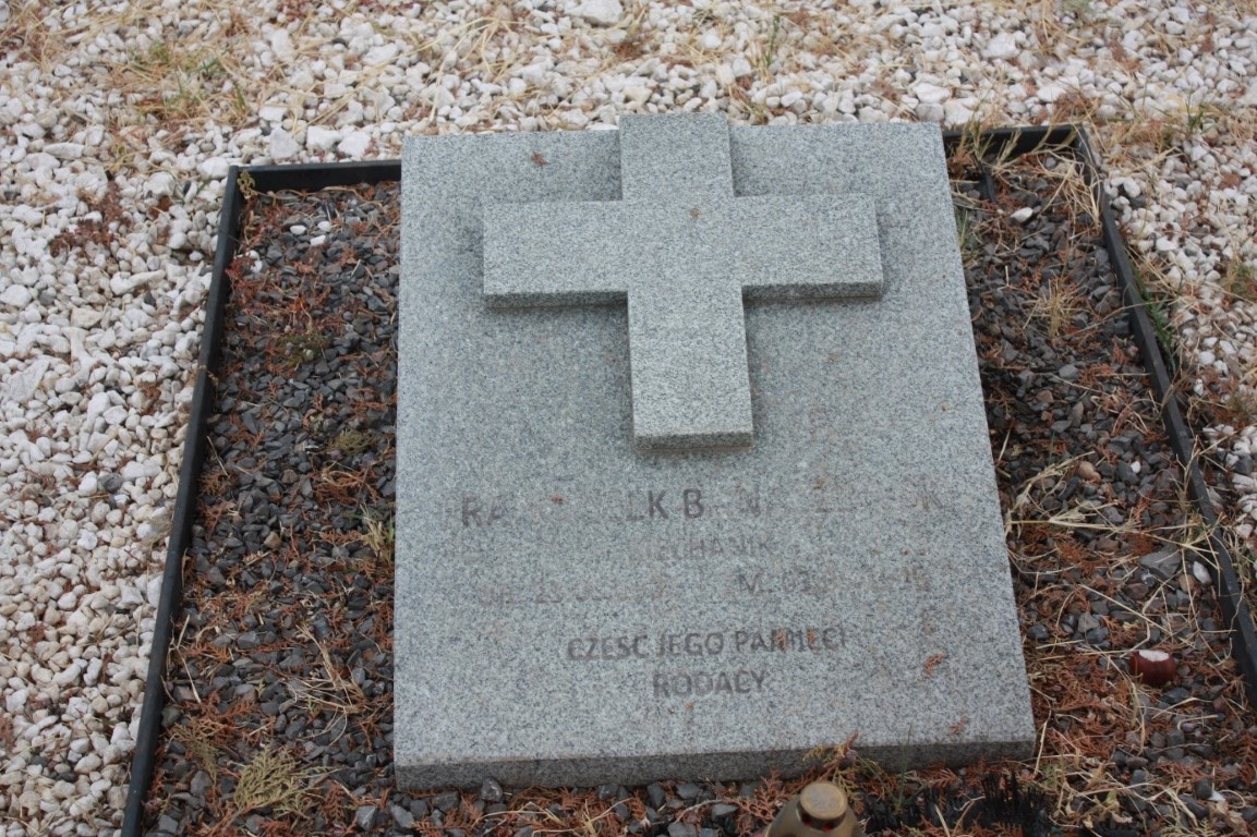 Franciszek Banaszewski, Kwatera grobów polskich uchodźców z 1939 r. na miejscowym cmentarzu katolickim