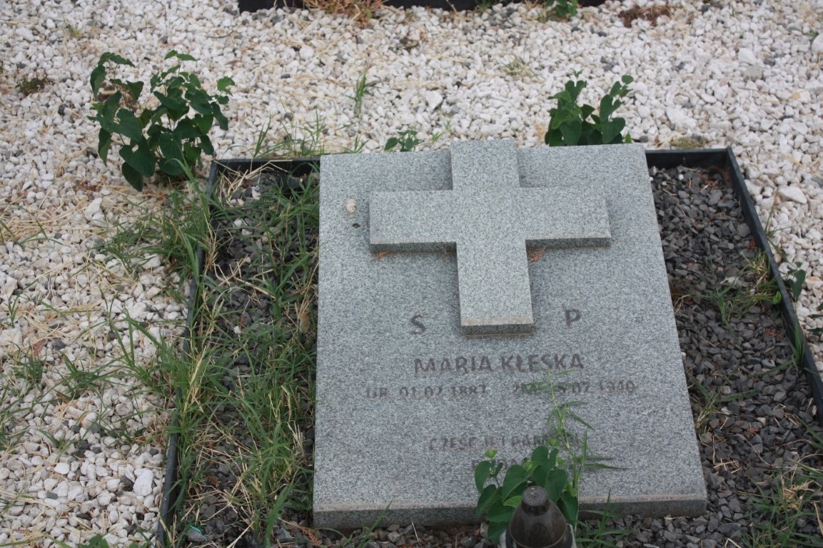 Maria Katarzyna Kłeska, Kwatera grobów polskich uchodźców z 1939 r. na miejscowym cmentarzu katolickim