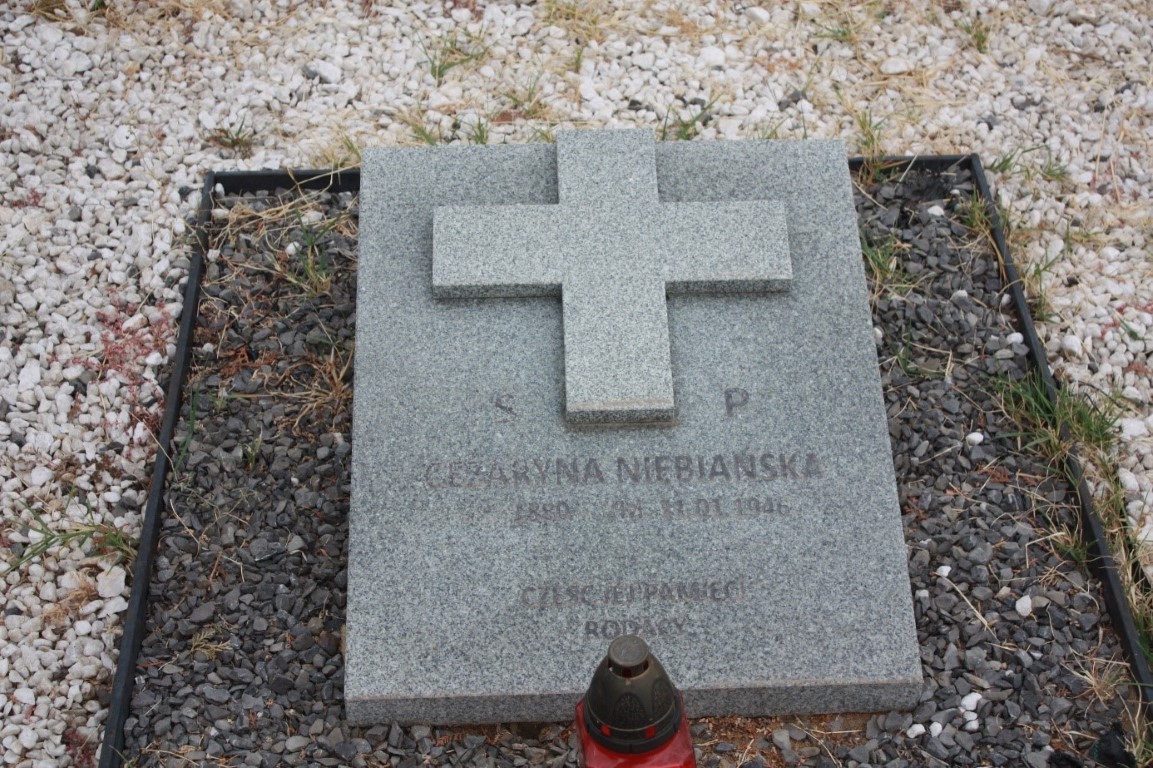Cezaryna Niebiańska, Kwatera grobów polskich uchodźców z 1939 r. na miejscowym cmentarzu katolickim