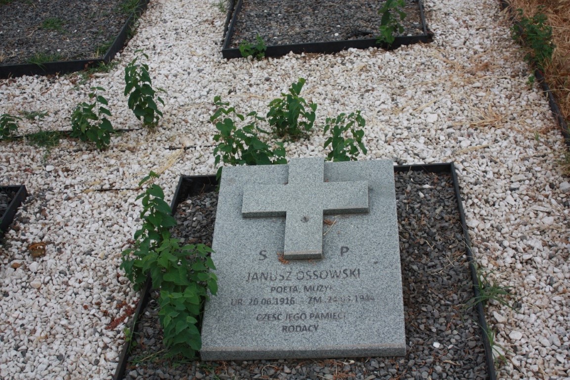 Janusz Ossowski, Kwatera grobów polskich uchodźców z 1939 r. na miejscowym cmentarzu katolickim