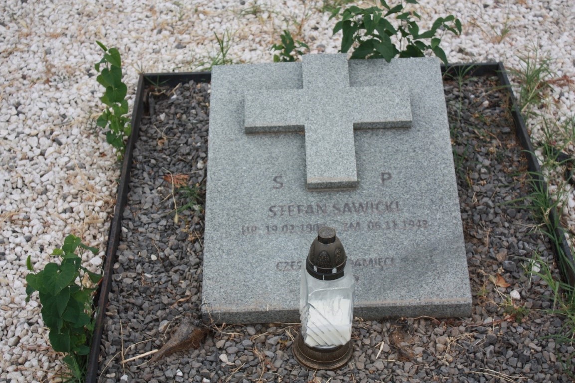 Stefan Sawicki, Kwatera grobów polskich uchodźców z 1939 r. na miejscowym cmentarzu katolickim