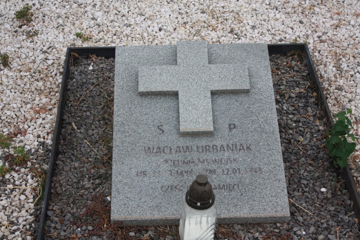 Wacław Urbaniak, Kwatera grobów polskich uchodźców z 1939 r. na miejscowym cmentarzu katolickim