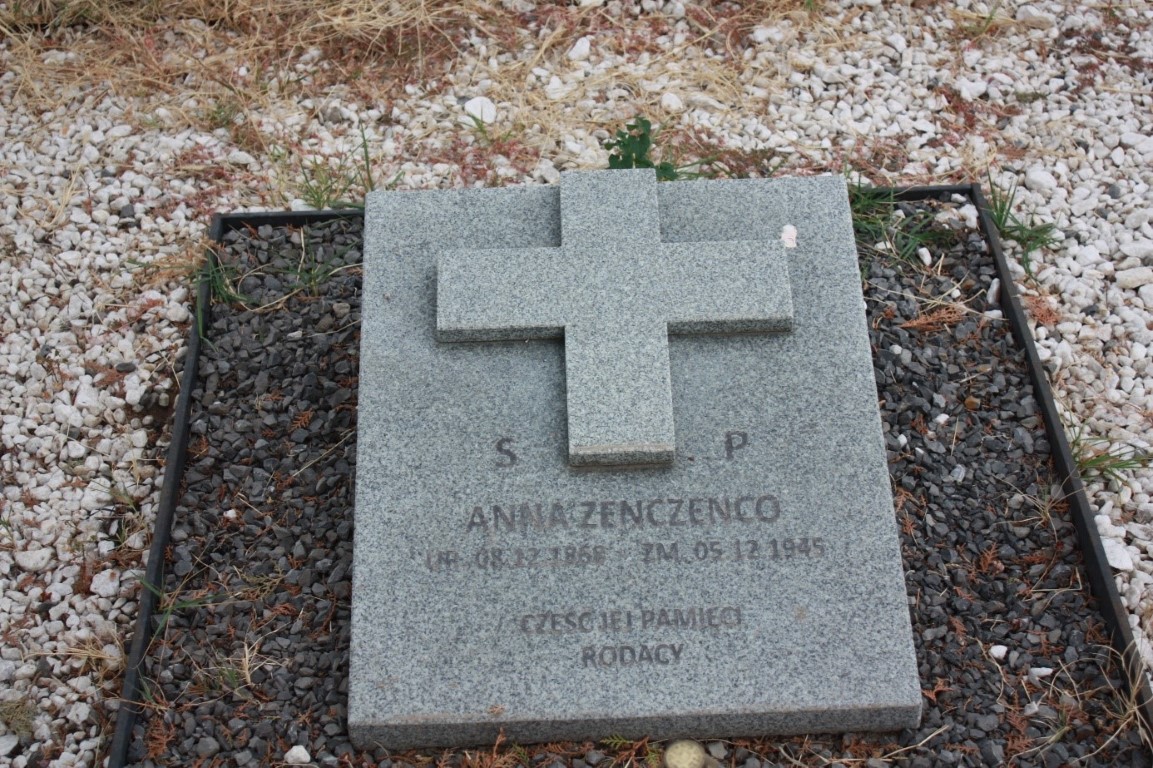 Anna Zenczenco, Kwatera grobów polskich uchodźców z 1939 r. na miejscowym cmentarzu katolickim