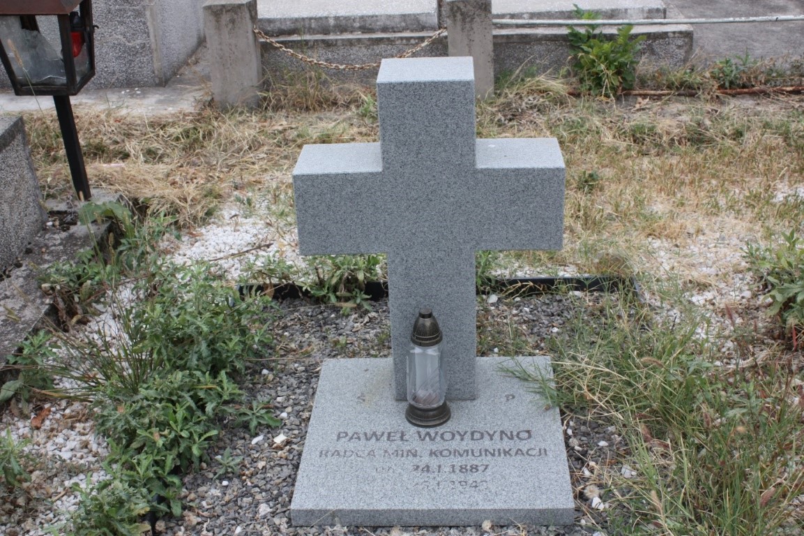 Paweł Woydyno, Groby żołnierzy polskich i uchodźców cywilnych z 1939 r. na lokalnym cmentarzu