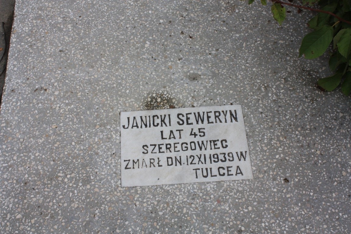 Seweryn Janicki, Groby internowanych w 1939 r. polskich żołnierzy na cmentarzu Eternitatea