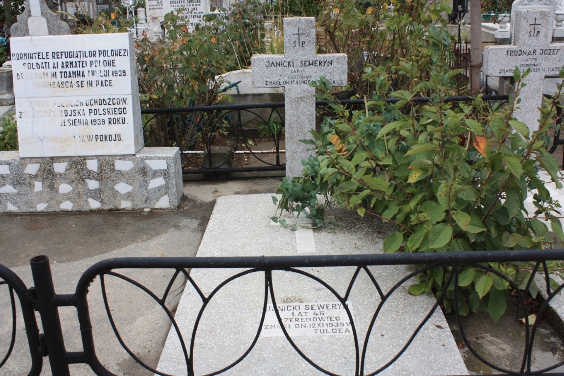 Seweryn Janicki, Groby internowanych w 1939 r. polskich żołnierzy na cmentarzu Eternitatea