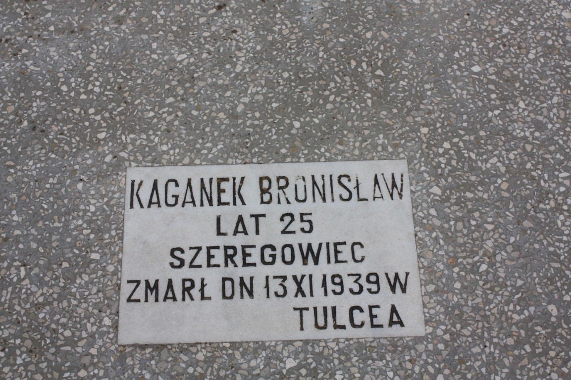 Bronisław Kaganek, Groby internowanych w 1939 r. polskich żołnierzy na cmentarzu Eternitatea