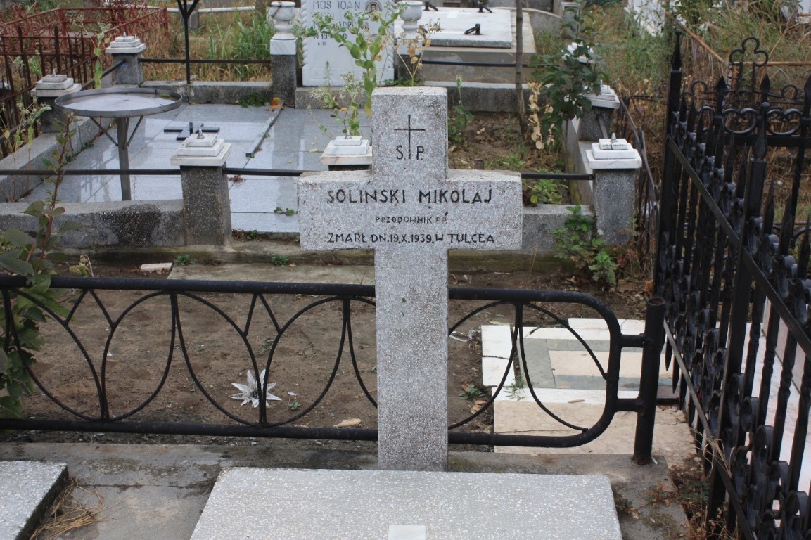 Mikołaj Soliński, Groby internowanych w 1939 r. polskich żołnierzy na cmentarzu Eternitatea