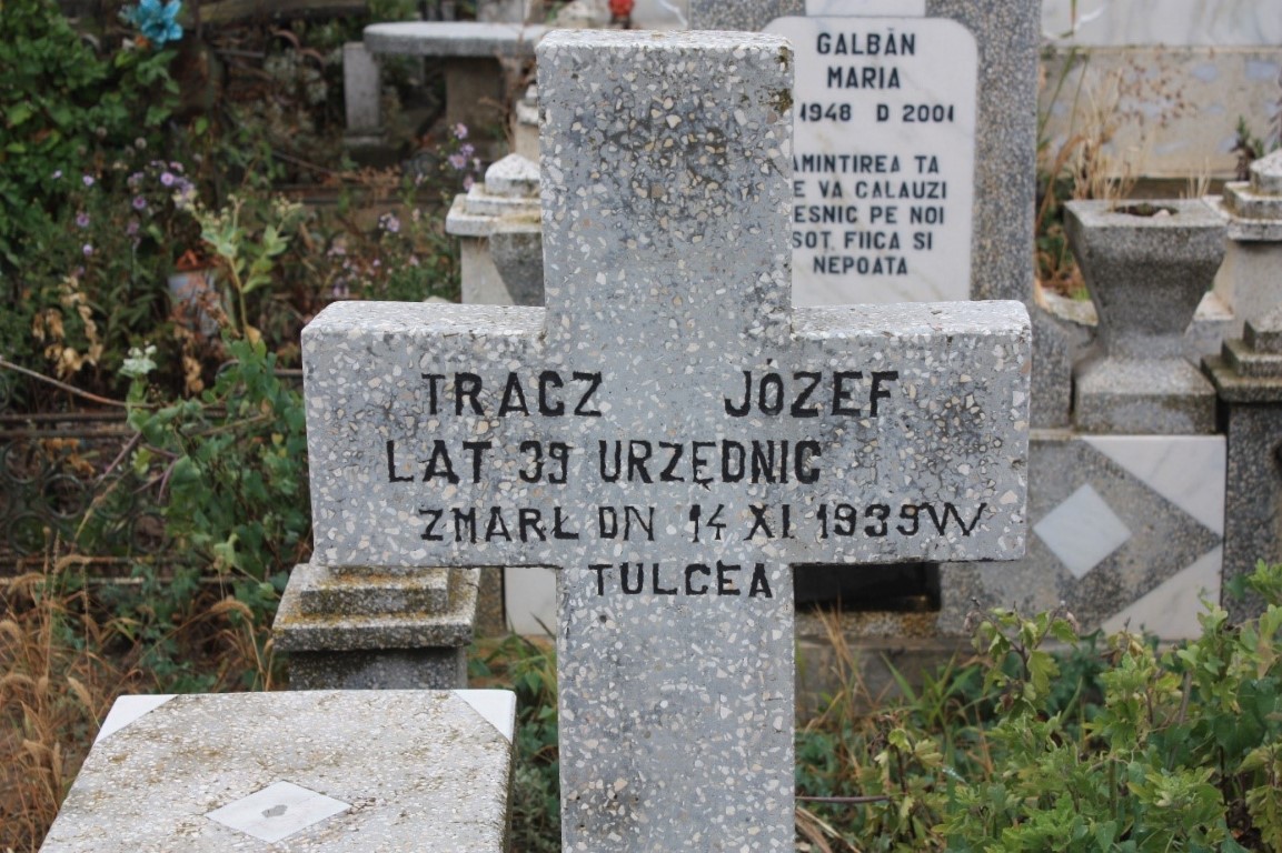 Józef Tracz, Groby internowanych w 1939 r. polskich żołnierzy na cmentarzu Eternitatea