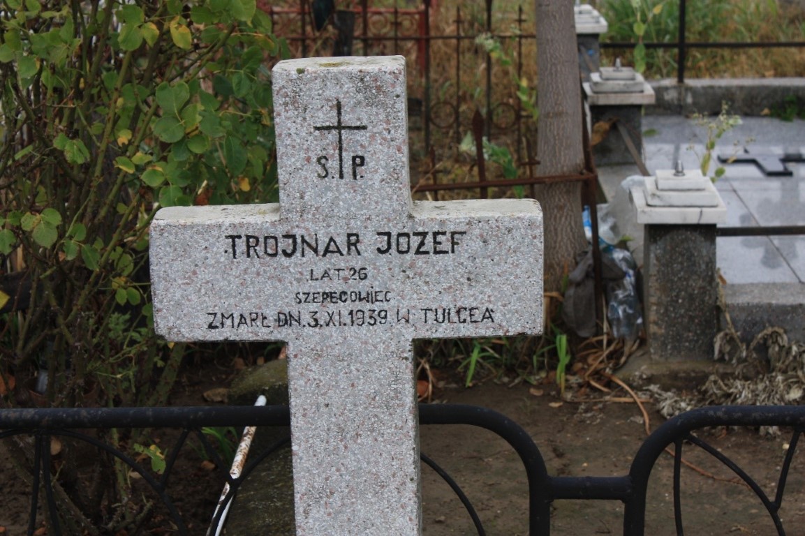 Józef Trojnar, Groby internowanych w 1939 r. polskich żołnierzy na cmentarzu Eternitatea