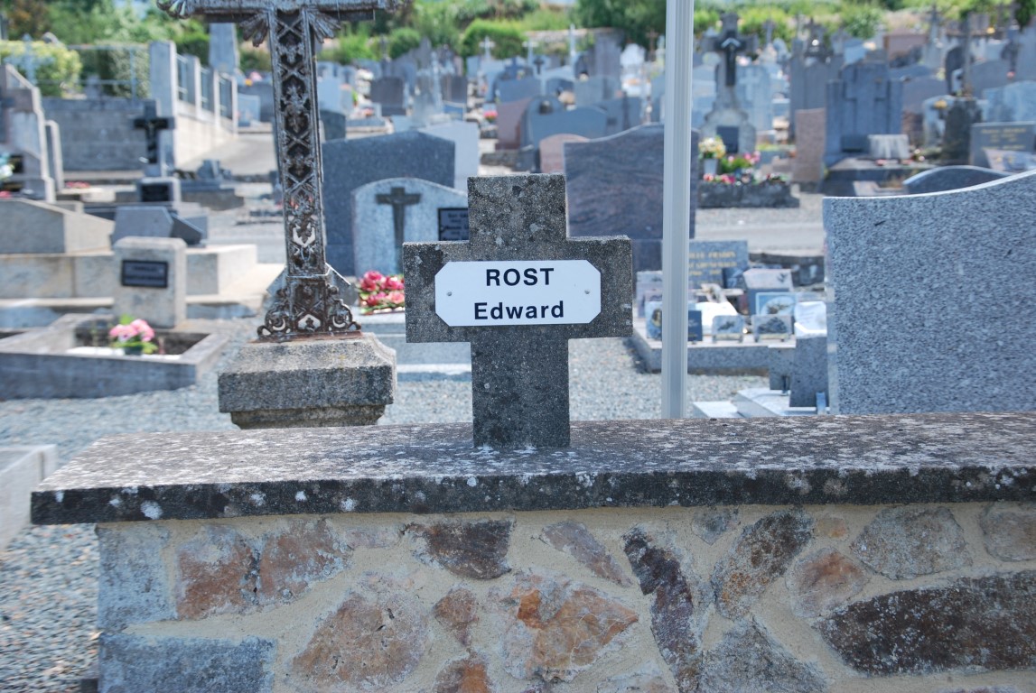 Edward Rost, Mogiła zbiorowa 10 żołnierzy 2 Dywizji Strzelców Pieszych, którzy zginęli w wypadku w 1940 r.