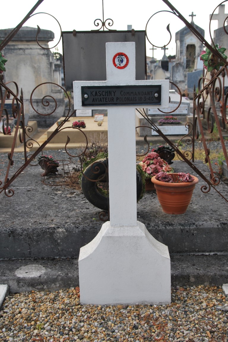 Franciszek Kaszny, Grave of airman Maj. Franciszek Kaszny in the municipal cemetery.
