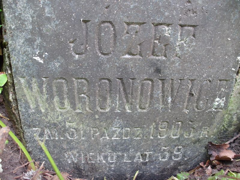 Fragment nagrobka Józefa Woronowicza, cmentarz Na Rossie w Wilnie, stan z 2015 r.