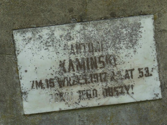 Inscription on the gravestone of Antoni Kamiński, Na Rossie cemetery in Vilnius, as of 2013