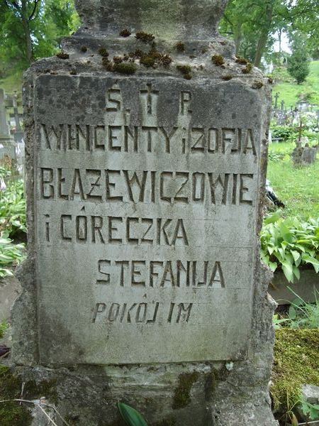 Fragment nagrobka Stefana, Wincentego i Zofii Błażewicz z cmentarza na Rossie w Wilnie, stan z 2013 r.