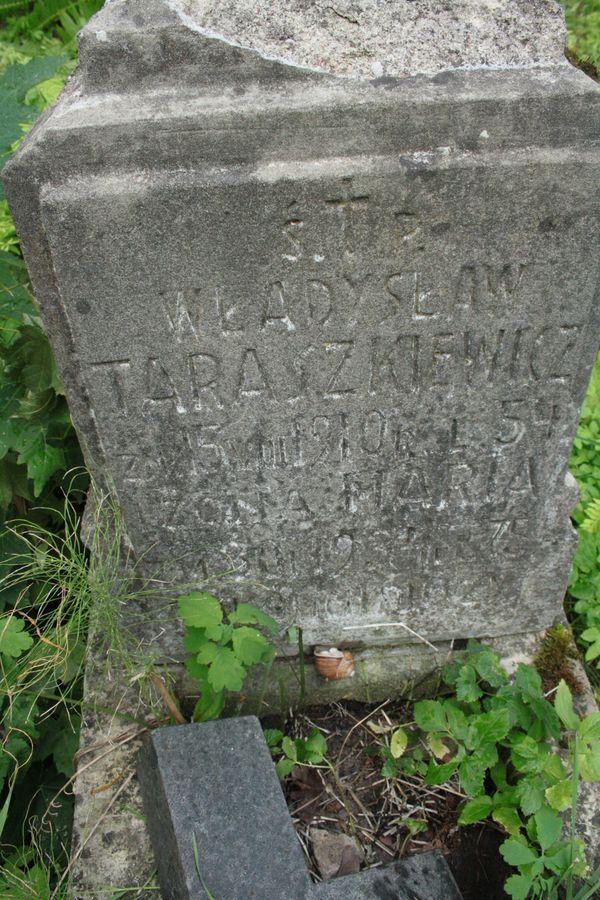 A fragment of the gravestone of Maria and Władysław Taraszkiewicz, Na Rossie cemetery in Vilnius, as of 2013