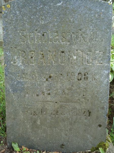 Fragment nagrobka Scholastyki Urbanowicz z cmentarza na Rossie w Wilnie, stan z 2013 r.