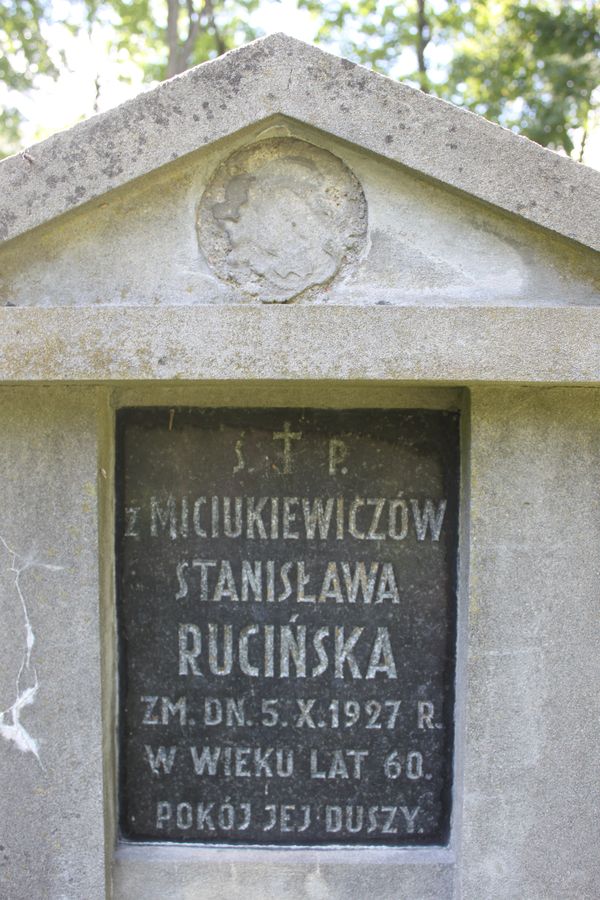 Fragment nagrobka Stanisławy Rucińskiej, cmentarz na Rossie w Wilnie, stan z 2013