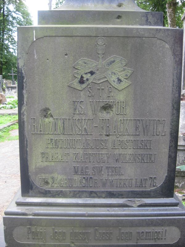 Inscription from the gravestone of Viktor Radzimiński-Frąckiewicz, Ross cemetery in Vilnius, as of 2014.