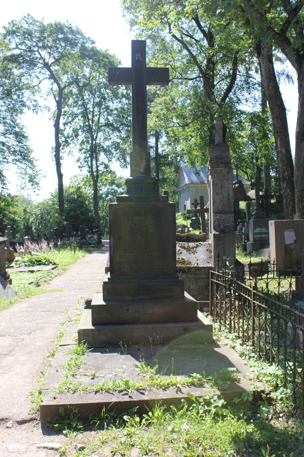 Tombstone of Viktor Radzimiński-Frąckiewicz, Ross cemetery in Vilnius, as of 2014.