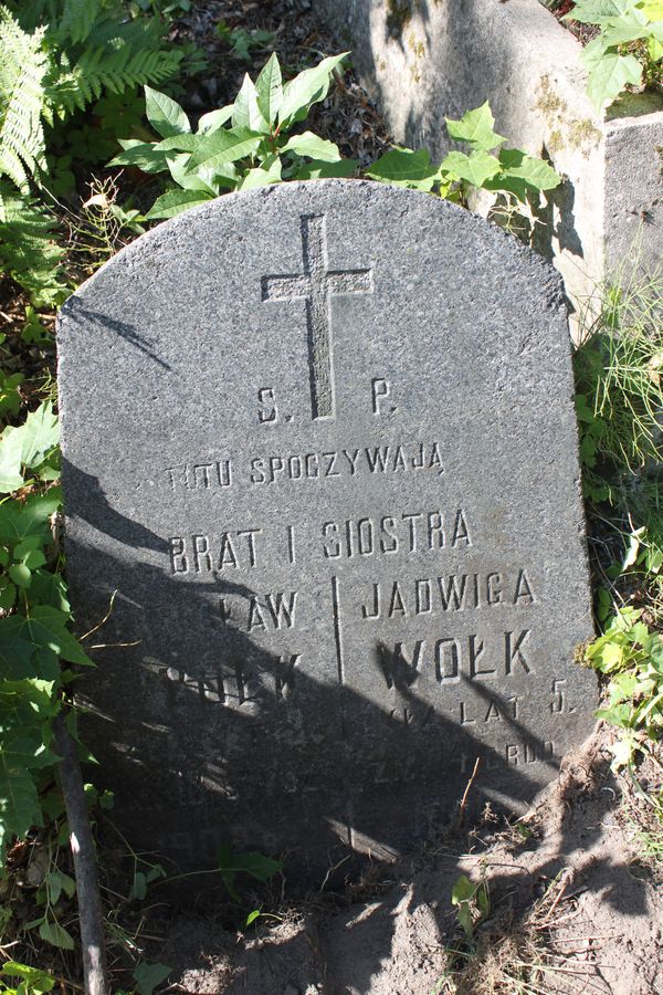 Tombstone of Jadwiga and Stanislaw Volkova, Rossa cemetery in Vilnius, as of 2013