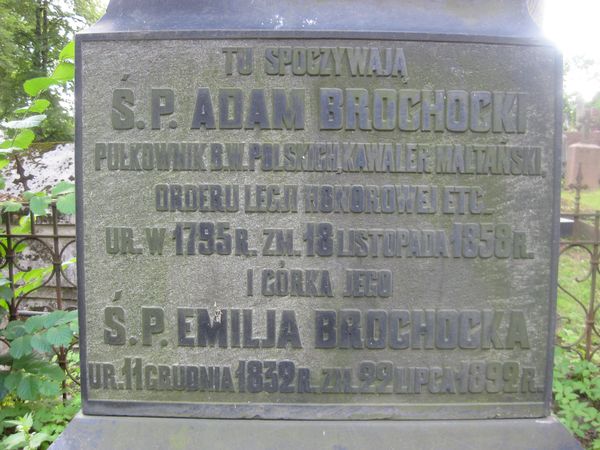 Inskrypcja z nagrobka Adama i Emilii Brochockich, cmentarz na Rossie w Wilnie, stan z 2013 r.