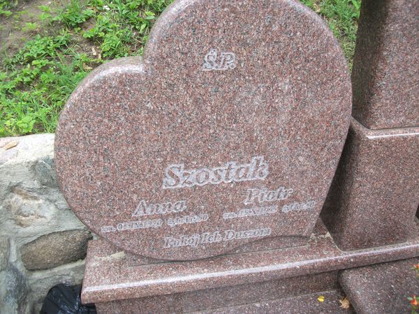 Tomb of Veronika and Kazimierz Rudzinski and Anna and Piotr Szostak, Ross Cemetery in Vilnius, as of 2013.