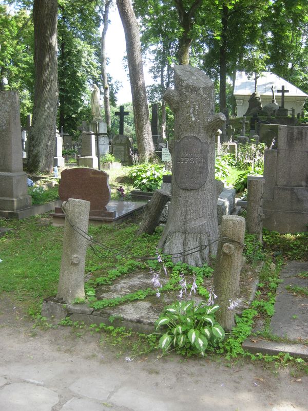 Tombstone of Mateusz Lipski, Ross Cemetery in Vilnius, as of 2013.