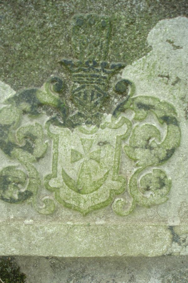 Coat of arms on the tombstone of Michal Mejer, Ross Cemetery in Vilnius, as of 2013