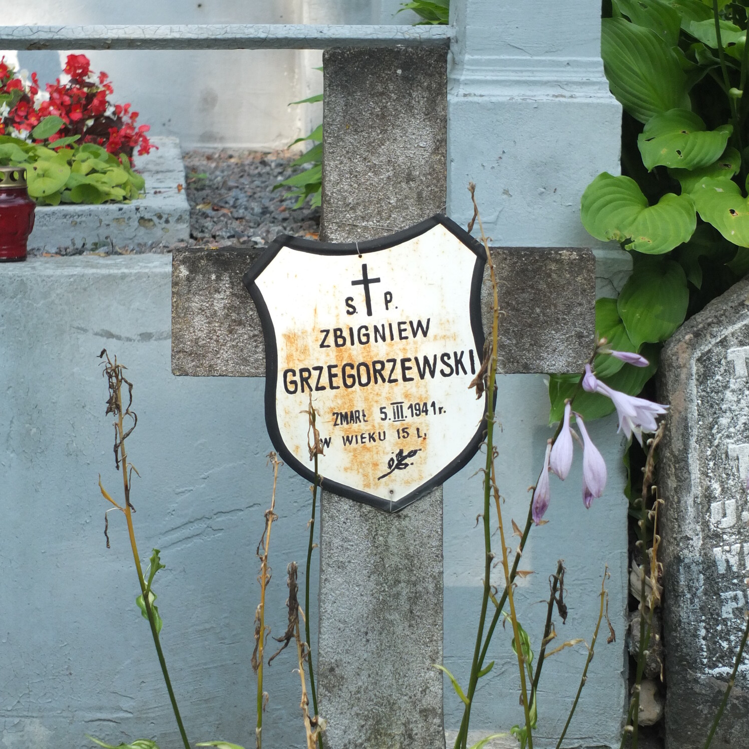 Fragment nagrobka Zbigniewa Grzegorzewskiego, cmentarz Na Rossie w Wilnie, stan z 2013