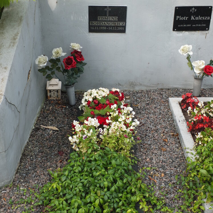 Fragment of the tomb of Edmund Bohdanowicz and Piotr Kulesza, Na Rossie cemetery in Vilnius, as of 2013