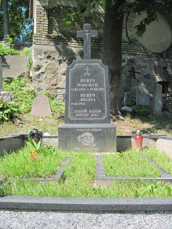 Tombstone of Regina and Wojciech Huryn, Ross cemetery in Vilnius, as of 2013.