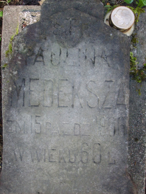 Fragment of Paulina Medeksha's gravestone, Na Rossa cemetery in Vilnius, as of 2013.