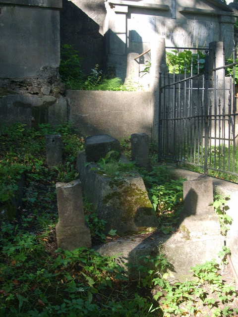 Tombstone of Paulina Medeksha, Na Rossa cemetery in Vilnius, as of 2013.