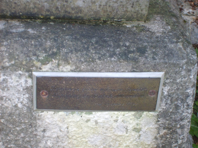 Fragment nagrobka Jana Żarnowskiego, cmentarz Na Rossie w Wilnie, stan z 2013 r.