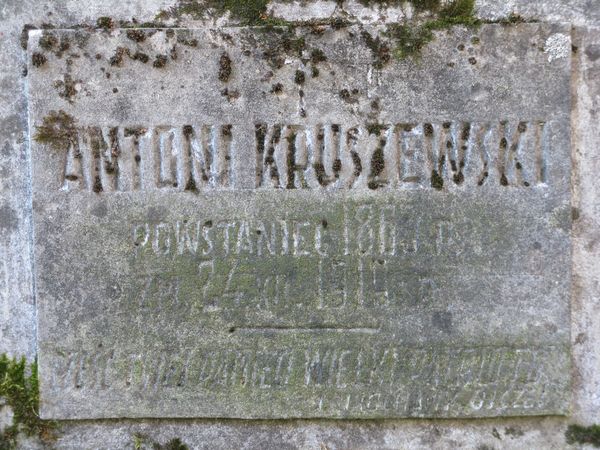 Inskrypcja z nagrobka Antoniego Kruszewskiego, cmentarz na Rossie w Wilnie, stan z 2013 r.