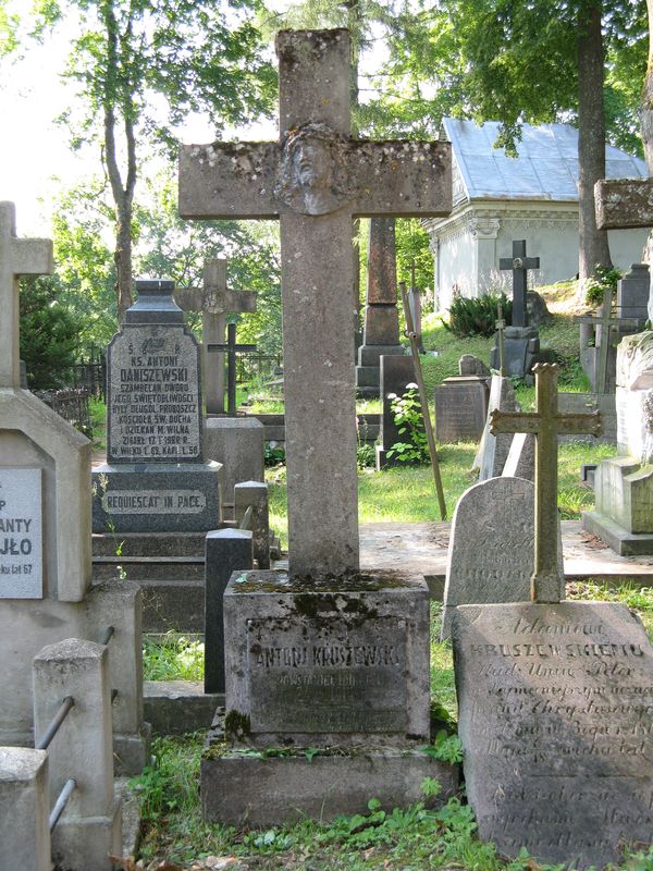 Tombstone of Antoni Kruszewski, Rossa cemetery in Vilnius, as of 2013.