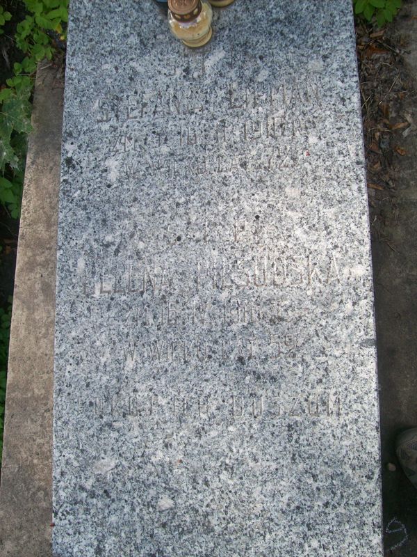 Inscription on the tomb of Stefania Lipman and Helena Piłsudska, Na Rossie cemetery in Vilnius, as of 2013
