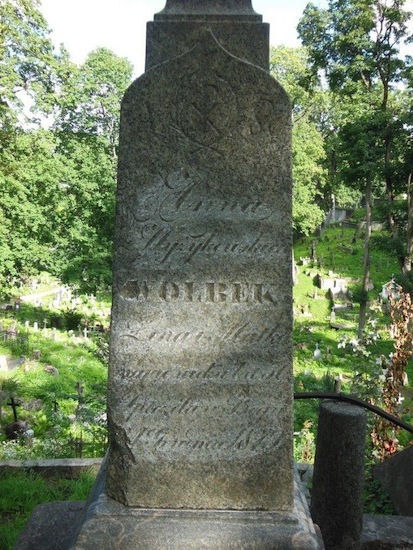 Inscription of the tomb of Róża Misiewicz, Anna and Stefan Wolbek, Na Rossie cemetery in Vilnius, as of 2013