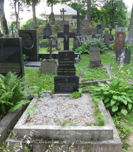 Nagrobek Józefa Łokuciejewskiego i Lucyny Tomaszewskiej, cmentarz na Rossie w Wilnie, stan z 2013 r.