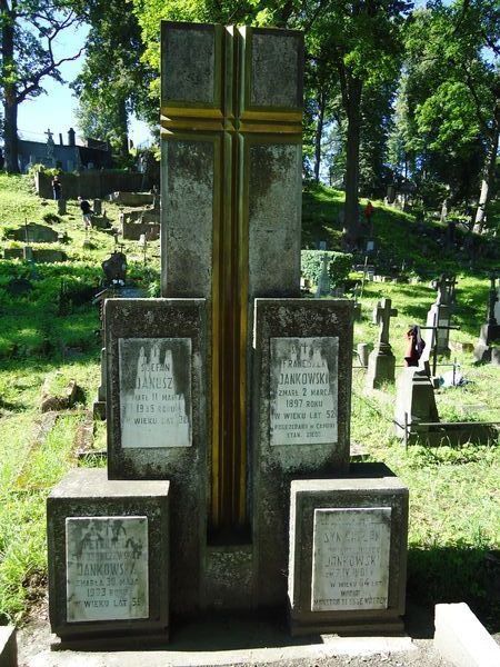 Tombstone of Franciszek, Julian, Petronela Jankowski and Stefan Janusz from the Rossa cemetery in Vilnius, as of 2013