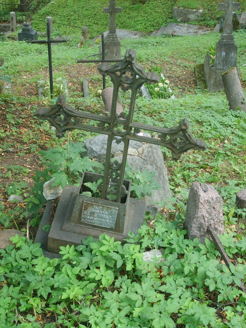 Tombstone of Tadeusz Piglowski, Na Rossie cemetery in Vilnius, as of 2013.