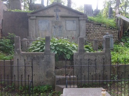 The tomb of the Sulkowski family, Na Rossie cemetery in Vilnius, as of 2013.