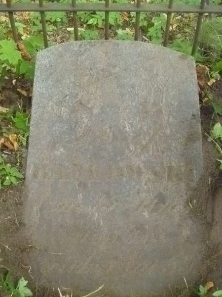 Fragment nagrobka Józefa Bańkowskiego, cmentarz Na Rossie w Wilnie, stan z 2013 r.