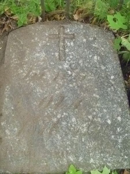 Fragment nagrobka Oli Bańkowskiej, cmentarz Na Rossie w Wilnie, stan z 2013 r.